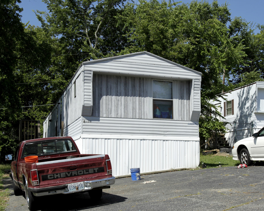 Wagon Wheel Mobile Home Court in Arnold, MO - Foto de edificio