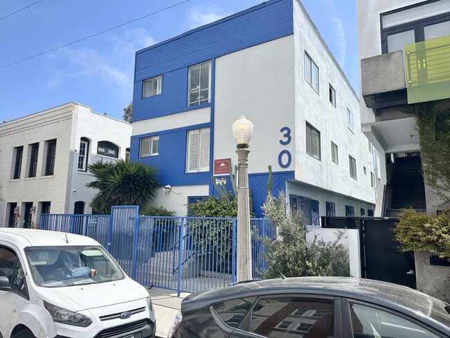 30 Horizon Ave