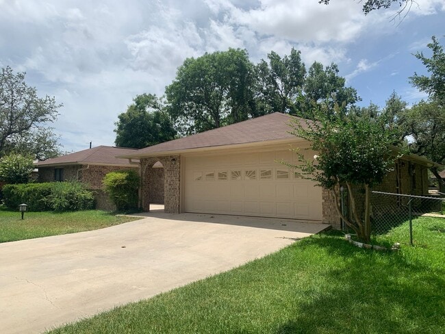 525 Santa Clara Rd in Salado, TX - Building Photo - Building Photo