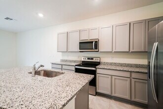 11166 Crescent Deer Dr in Land O Lakes, FL - Building Photo - Building Photo