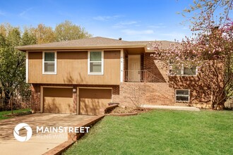 216 W Heritage Dr in Raymore, MO - Building Photo - Building Photo