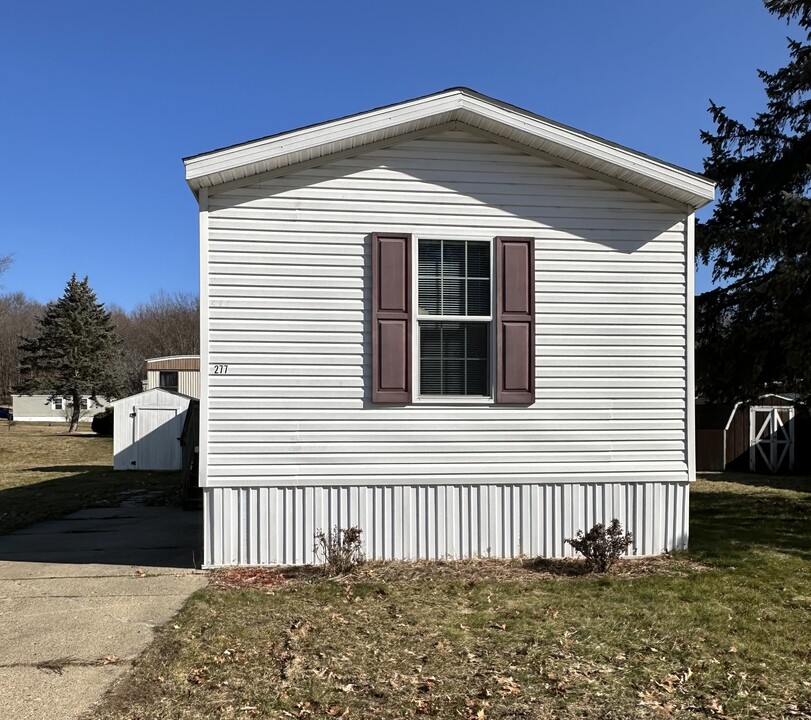 277 Timber Ln in Battle Creek, MI - Foto de edificio