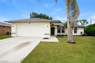 126 SE 7th St in Cape Coral, FL - Building Photo