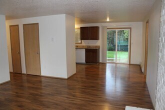 1959 NE Kathryn St in Hillsboro, OR - Building Photo - Building Photo