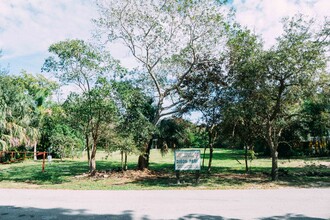 5805 SW 81st St in Miami, FL - Building Photo - Building Photo