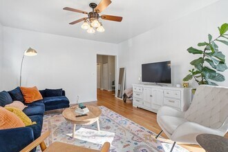 7657 N Greenview Ave in Chicago, IL - Building Photo - Building Photo