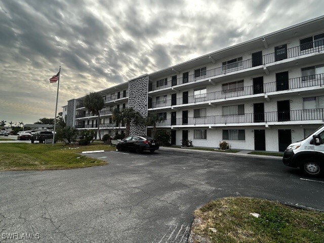 property at 4906 Victoria Dr