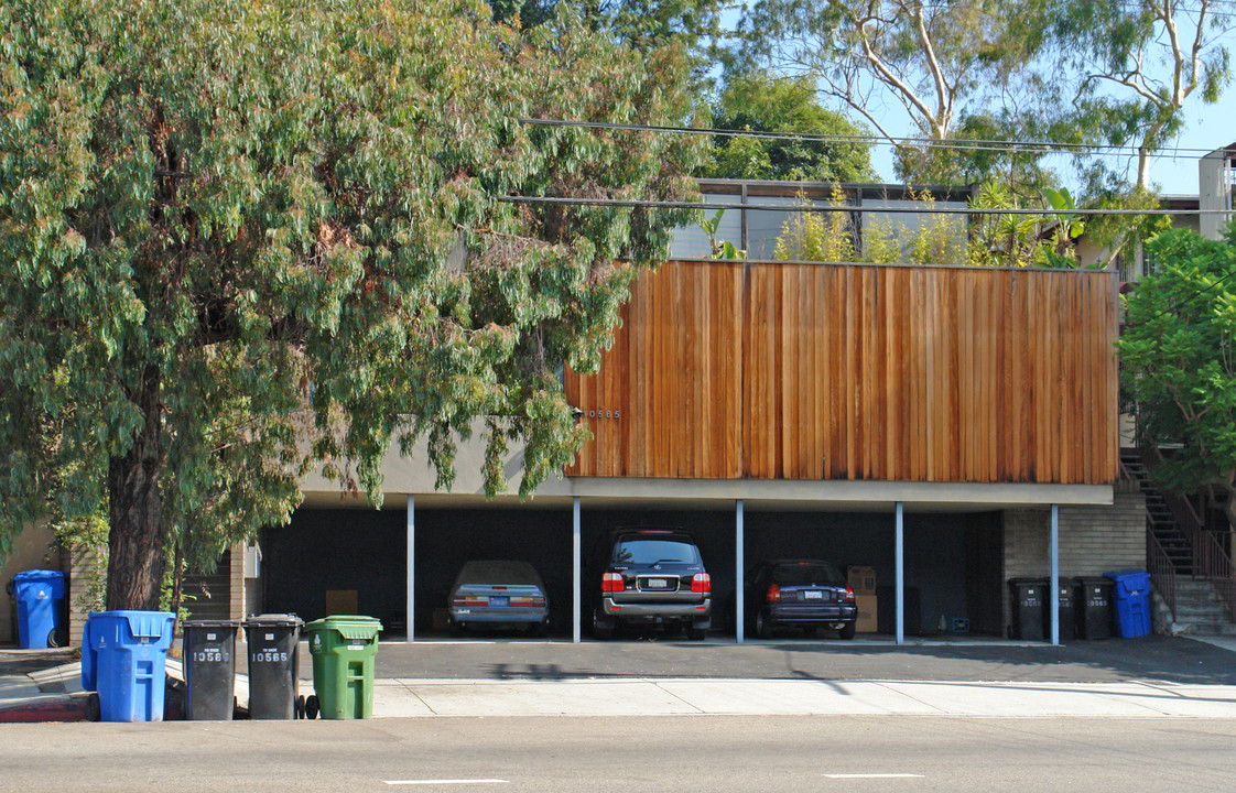 10565 National Blvd in Los Angeles, CA - Building Photo