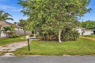 520 NW 60th Way in Hollywood, FL - Building Photo - Building Photo