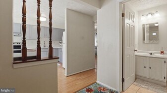 7821 Fairborn Ct in Rockville, MD - Building Photo