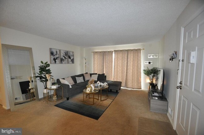 13 Voscek Ct in Trenton, NJ - Building Photo - Building Photo