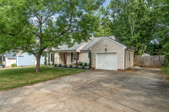 2812 Olde Whitehall Rd in Charlotte, NC - Foto de edificio - Building Photo