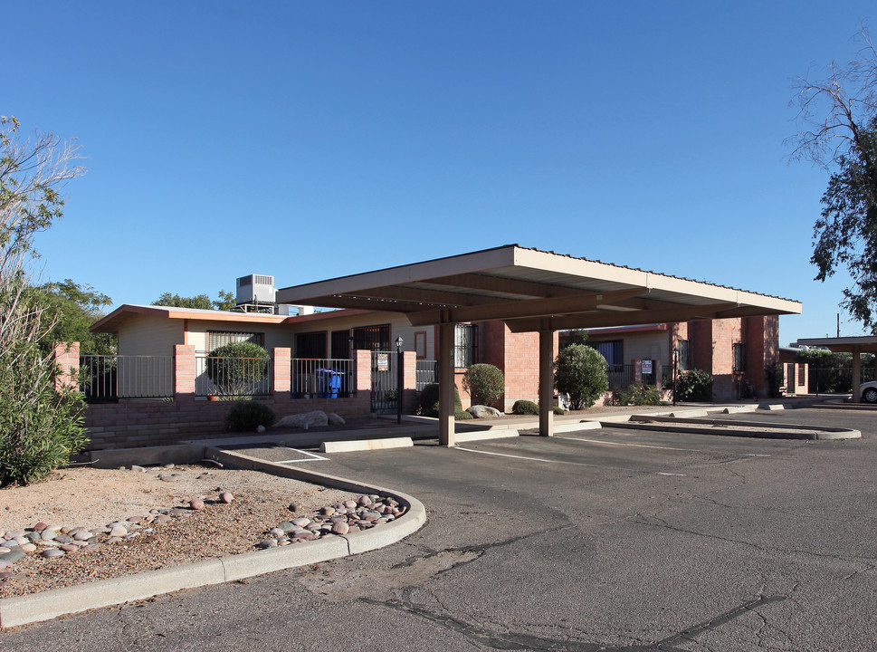 Sycamore Square in Tucson, AZ - Building Photo