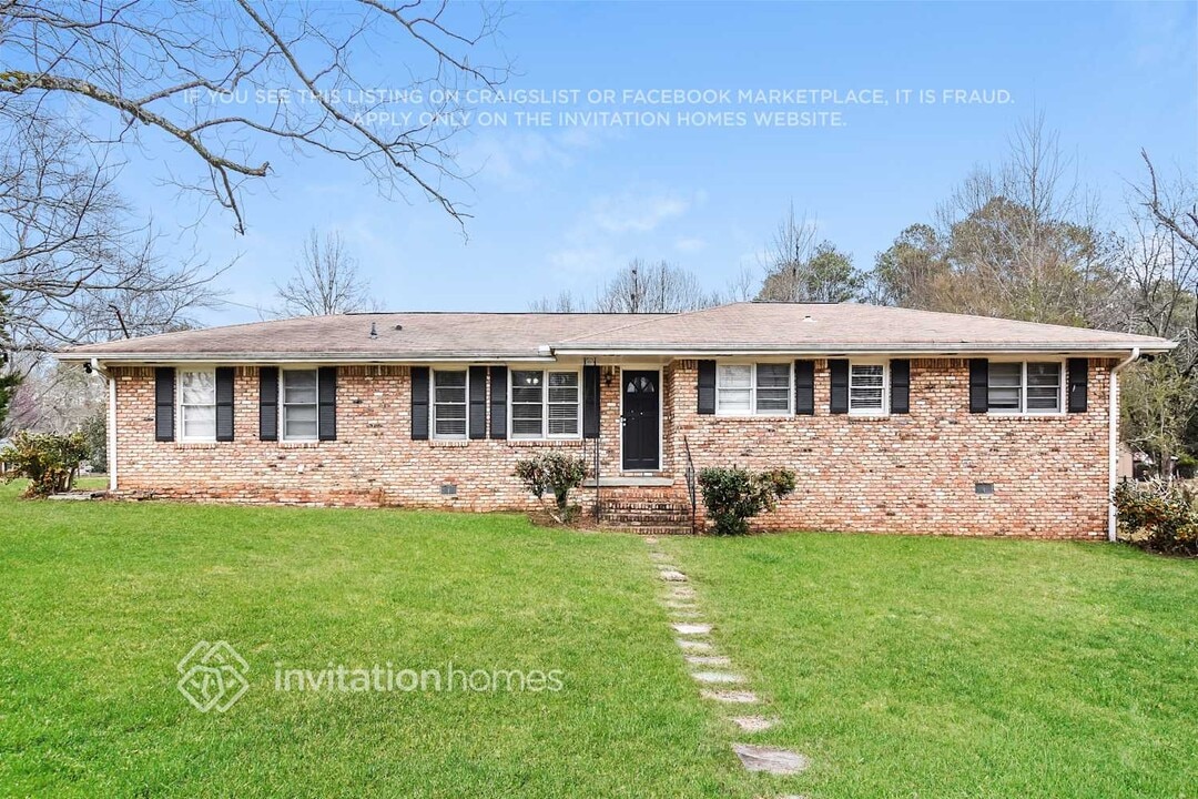 2279 Eastwood Dr SW in Snellville, GA - Building Photo