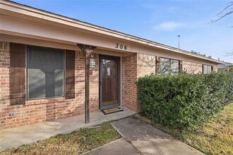 306 Texoma Dr in Whitesboro, TX - Building Photo - Building Photo