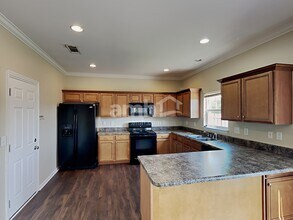 2002 Fiona Way in Spring Hill, TN - Foto de edificio - Building Photo