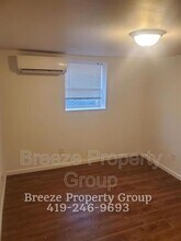 1945 Ottawa Dr in Toledo, OH - Foto de edificio - Building Photo