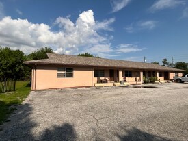 25028 Harbor View Rd in Port Charlotte, FL - Building Photo