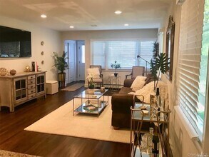 9 North St in Glen Head, NY - Building Photo - Building Photo