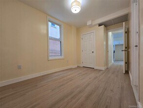 32-64 45th St in Queens, NY - Building Photo - Building Photo