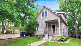 117 E Davis Ave in Ann Arbor, MI - Building Photo