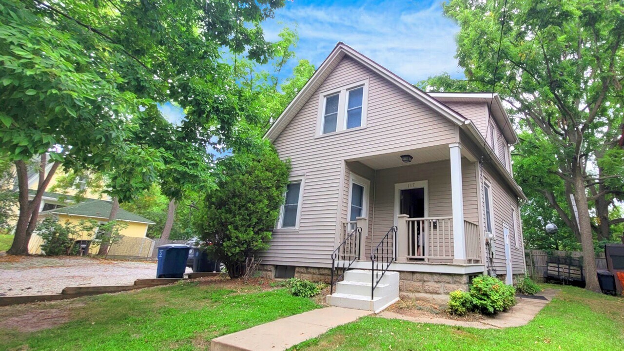 117 E Davis Ave in Ann Arbor, MI - Building Photo