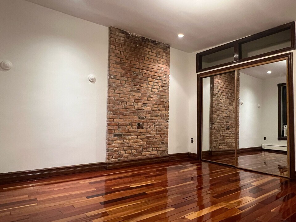 933 Saint Marks Ave in Brooklyn, NY - Building Photo