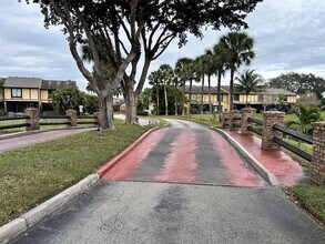 9225 NW 49th Pl in Sunrise, FL - Building Photo - Building Photo