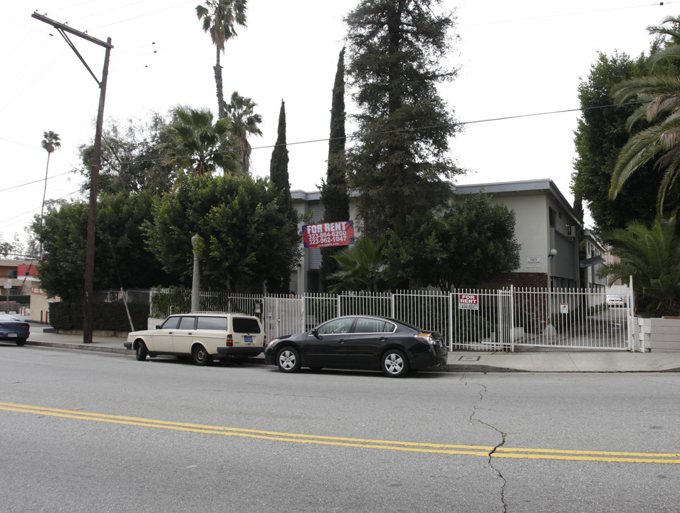 Beachwood Apartments in Los Angeles, CA - Building Photo