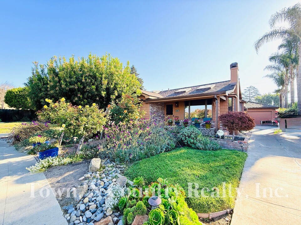 415 Alameda Ave in Salinas, CA - Building Photo