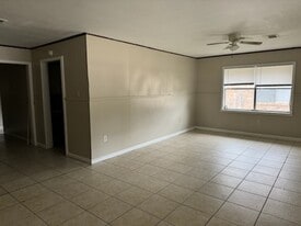 13629 Goodwood Blvd in Baton Rouge, LA - Building Photo