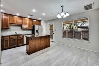 8219 Summer Side Dr in Austin, TX - Building Photo - Building Photo