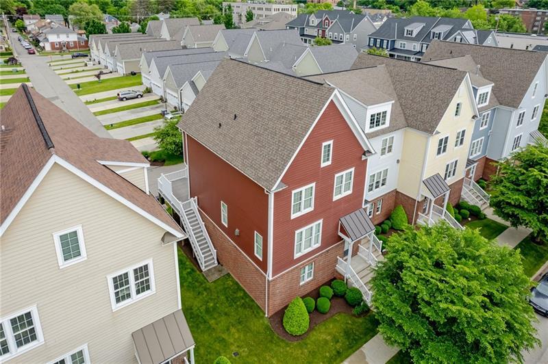 221 College Ave in Oakmont, PA - Building Photo