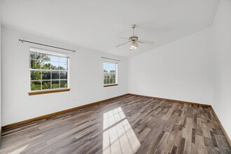 55 King Dr in Streamwood, IL - Building Photo - Building Photo