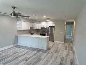 440 50th Ave N in St. Petersburg, FL - Foto de edificio - Building Photo