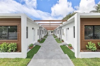 1946 Pierce St in Hollywood, FL - Building Photo - Building Photo