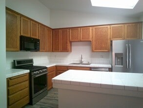6823 Slickrock Dr in Bakersfield, CA - Building Photo - Building Photo