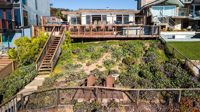 1680 Neptune Ave in Encinitas, CA - Foto de edificio - Building Photo