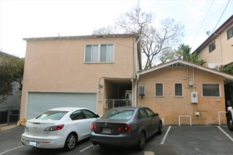 632 E Magnolia Blvd in Burbank, CA - Building Photo - Other