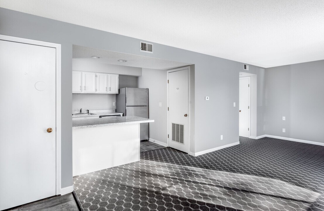 The Vibe @ 8035 Photo