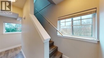 5188 Savile Row in Burnaby, BC - Building Photo