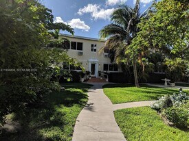 10070 E Bay Harbor Dr in Bay Harbor Islands, FL - Building Photo