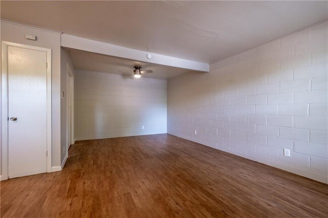 901 Springdale Rd-Unit -106 in Austin, TX - Building Photo - Building Photo