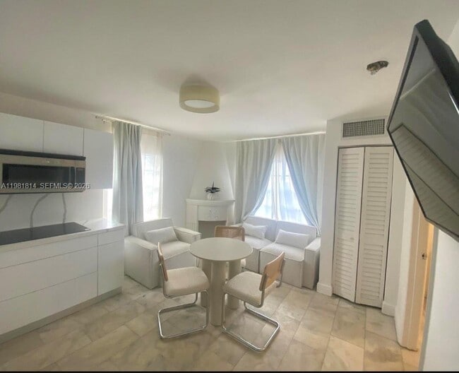 1526 Pennsylvania Ave in Miami Beach, FL - Building Photo - Building Photo