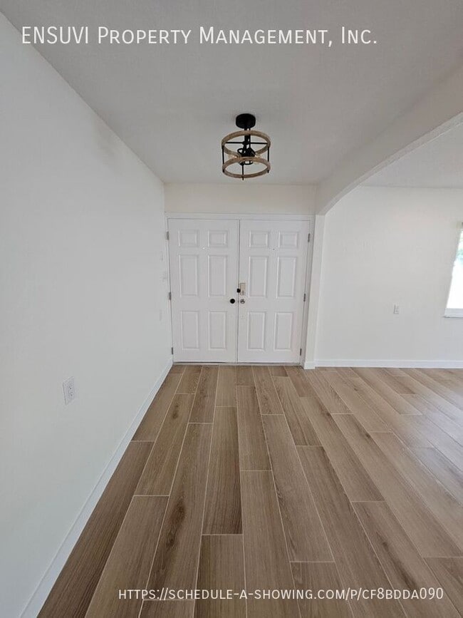 1018 Spindle Palm Way in Apollo Beach, FL - Building Photo - Building Photo