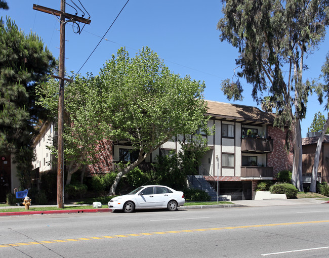 5435 Kester Ave in Van Nuys, CA - Building Photo - Building Photo