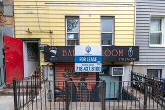306 Graham Ave in Brooklyn, NY - Building Photo - Building Photo