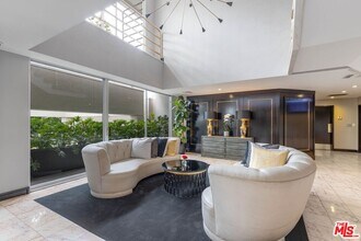 1131 Alta Loma Rd in West Hollywood, CA - Building Photo - Building Photo