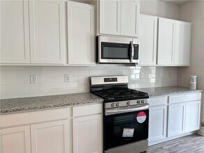 1138 Chastain Dr in Sugar Hill, GA - Building Photo - Building Photo