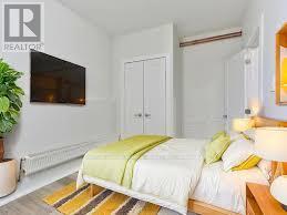 915 St Clair Ave W in Toronto, ON - Building Photo - Building Photo